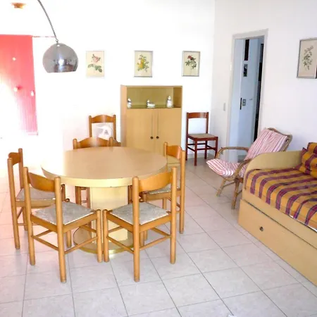 Marina Del Forte Apartment